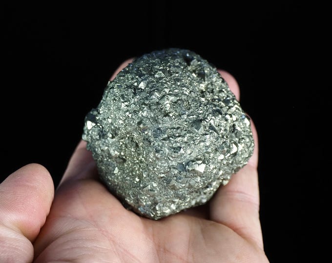 PYRITE crystal cluster 5,3 x 5,2 x 4,6 cm GERMANY