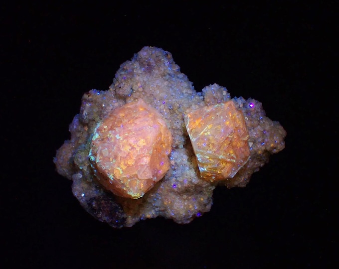 fluorescent ALUNITE crystal cluster 11,3 x 8,5 x 4,7 cm POLAND