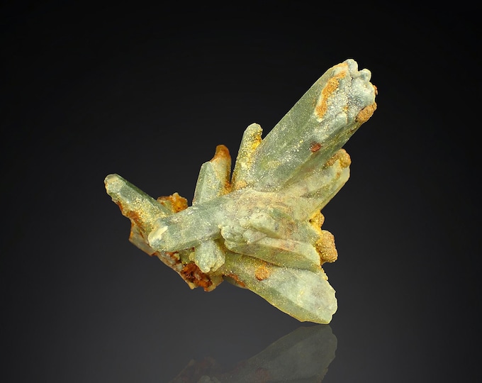 QUARTZ with chlorite 7,3 x 5,0 x 3,7 cm PAKISTAN