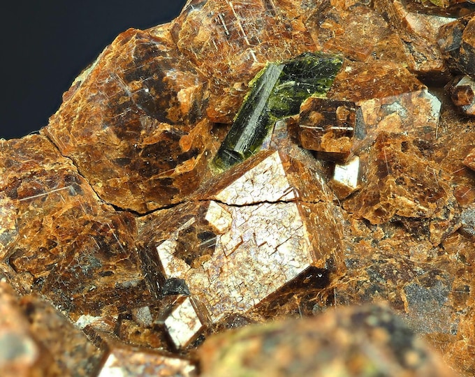 GROSSULAR garnet with epidote 7,5 x 4,8 x 4,2 cm U.S.