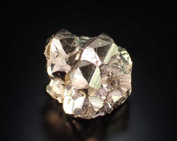 cocada PYRITE crystal cluster 4,0 x 3,7 x 3,5 cm from PERU