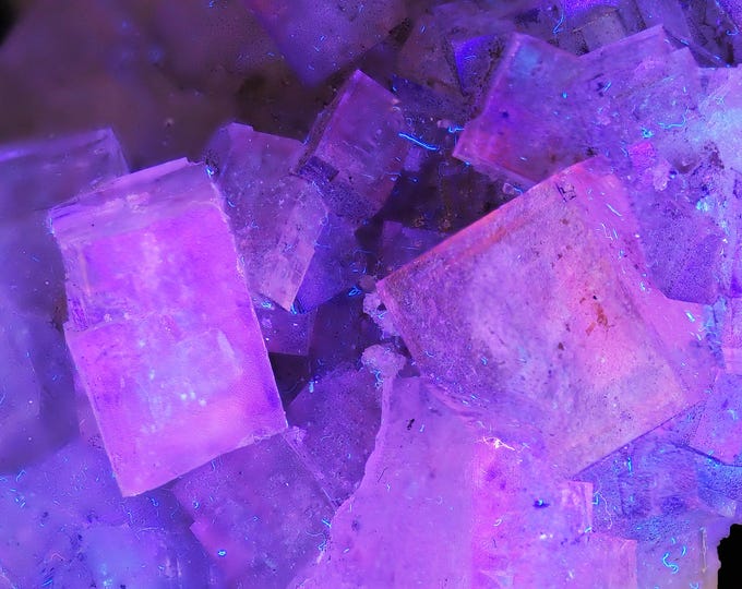 fluorescent HALITE 10,7 x 7,3 x 5,0 cm POLAND 12494