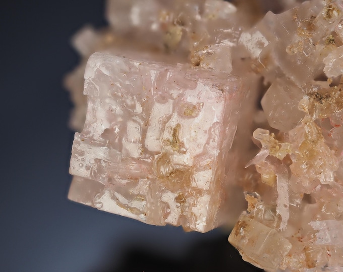 HALITE pink crystal cluster 5,2 x 3,0 x 2,2 cm USA
