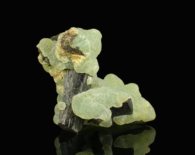 PREHNITE with epidote 5,5 x 3,6 x 3,5 cm MALI 12922