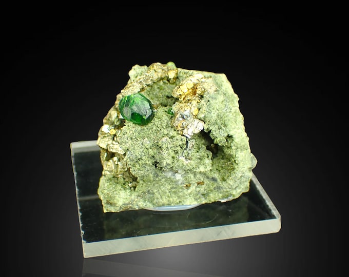 DEMANTOID garnet with pyrite 3,9 x 3,3 x 3,0 cm Belqeys Mountains