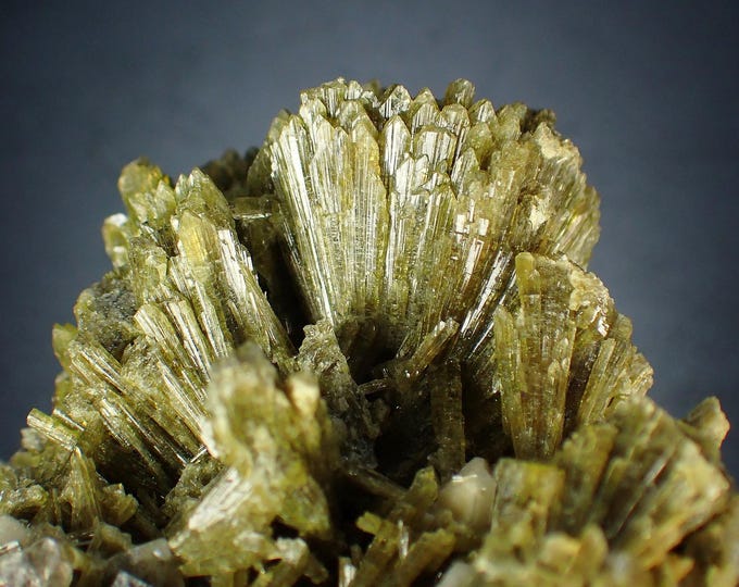 EPIDOTE crystal cluster 6,5 x 5,5 x 3,0 cm POLAND