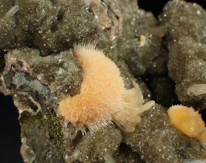 MESOLITE with thomsonite 8,5 x 7,0 x 4,0 cm INDIA 12705