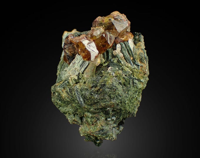 ANDRADITE garnet with actinolite 4,0 x 3,7 x 2,6 cm *13270