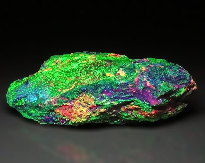 fluorescent WILLEMITE with calcite 11,0 x 6,0 x 3,0 cm U.S.