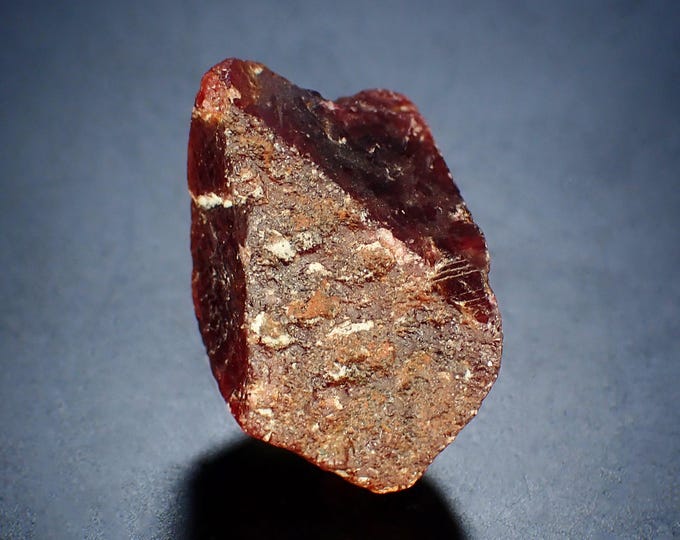 fluorescent RUBY crystal 2,0 x 1,1 x 1,0 cm from MALAWI