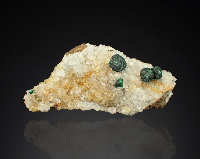 MALACHITE on quartz crystals 6,7 x 3,0 x 2,7 cm DR Congo