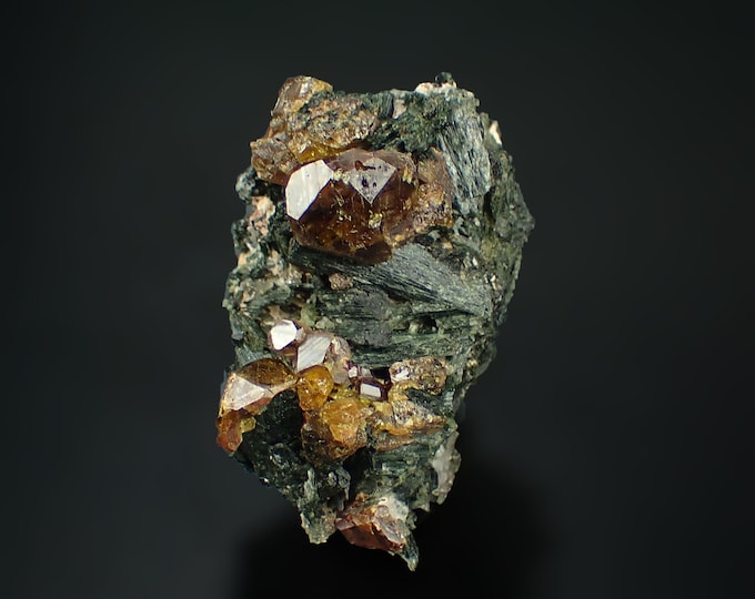 ANDRADITE garnet with actinolite 4,2 x 3,0 x 2,0 cm *12059