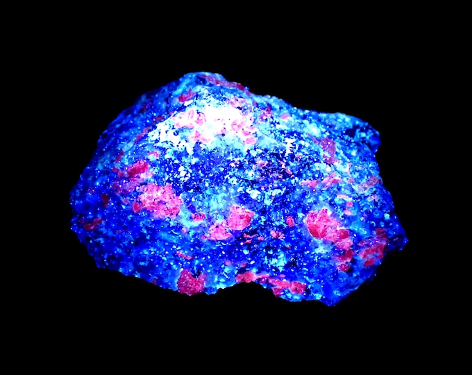RUBY fluorescent crystals 6,5 x 3,5 x 3,5 cm from MADAGASCAR