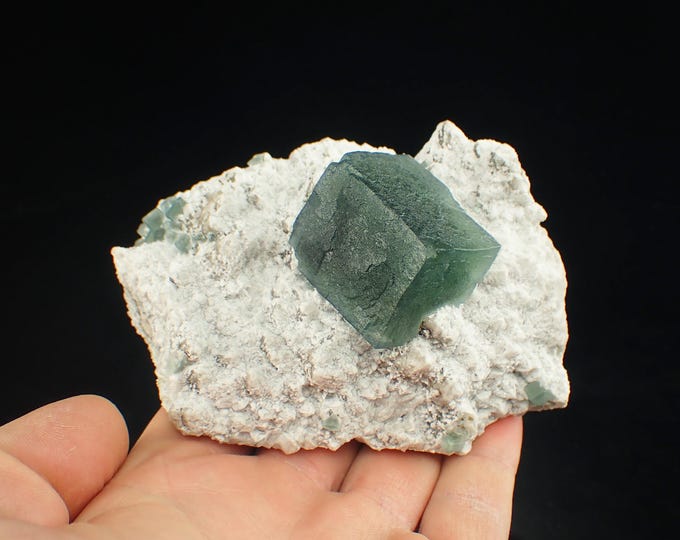 fluorescent FLUORITE crystal on matrix 8,5 x 6,5 x 5,3 cm from CHINA 12688