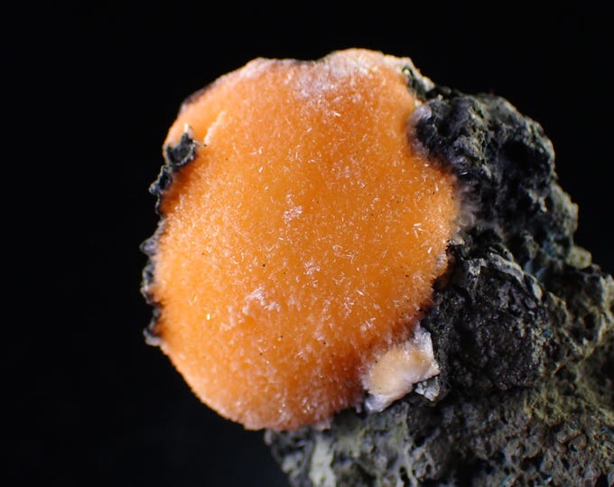 THOMSONITE crystals on matrix 5,0 x 3,0 x 2,2 cm INDIA