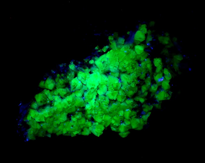 fluorescent ADAMITE crystals on matrix 10,0 x 7,0 x 4,0 cm from MEXICO