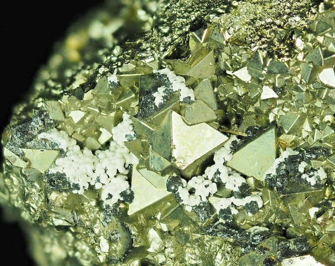 PYRITE octahedral crystals 4,0 x 3,7 x 3,5 cm from PERU
