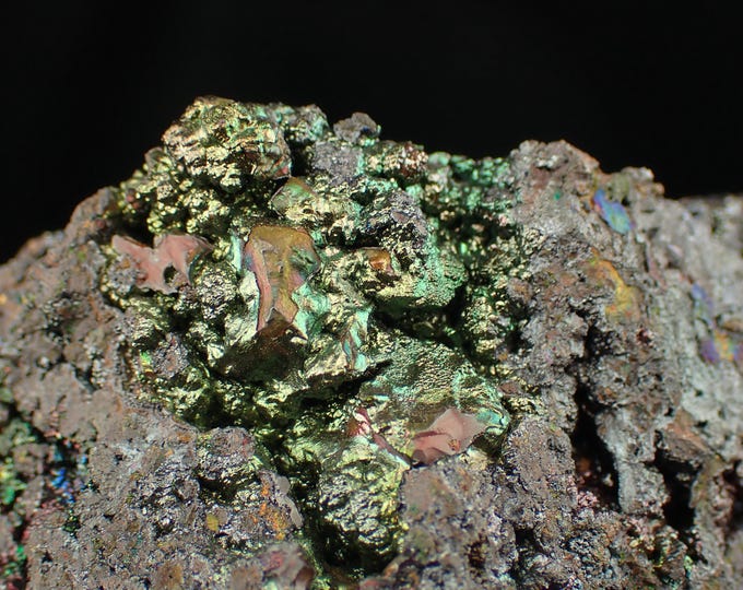 GEOTHITE iridescent 7,0 x 4,0 x 3,2 cm from MOROCCO 12810