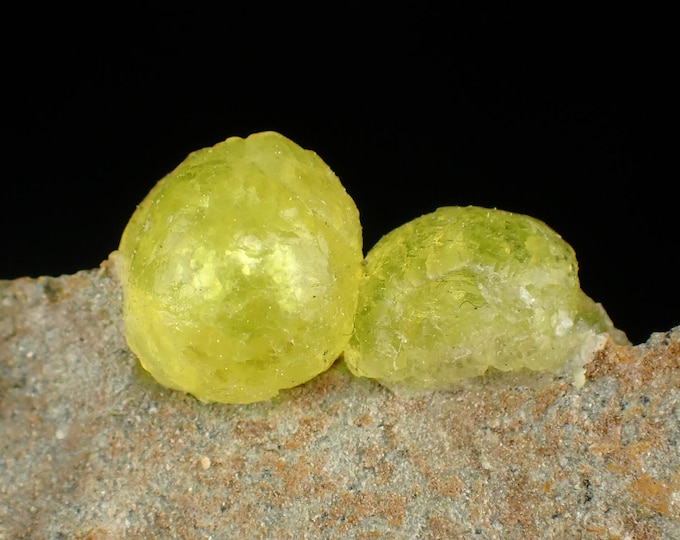 BRUCITE crystals 6,2 x 4,2 x 2,2 cm PAKISTAN