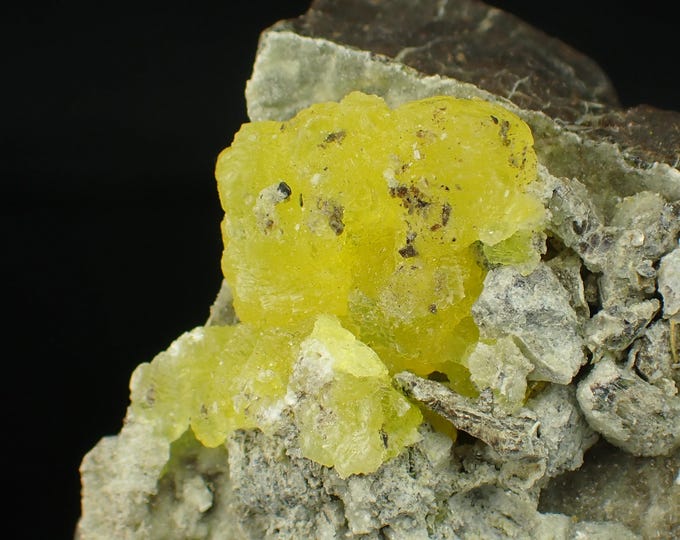 BRUCITE crystals 6,5 x 5,5 x 5,5 cm PAKISTAN 12937