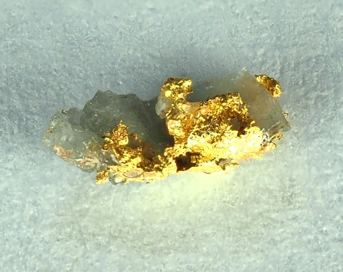 NATIVE GOLD crystalline specimen 4 x 1 x 1 mm USA