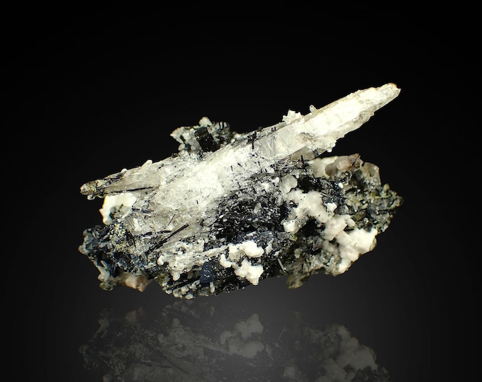 laser QUARTZ with tourmaline 5,3 x 3,0 x 3,0 cm PAKISTAN