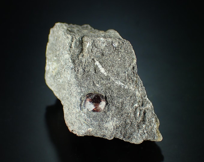 GARNET var ALMANDINE 6.2 x 3.3 x 3.0 cm Alaska, U.S. 10214