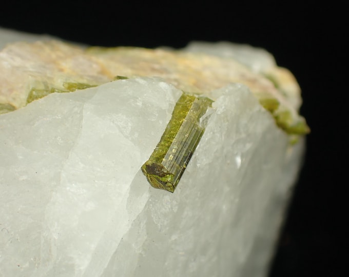 TOURMALINE var elbaite crystals in quartz 6,5 x 3,5 x 3,5 cm BRAZIL