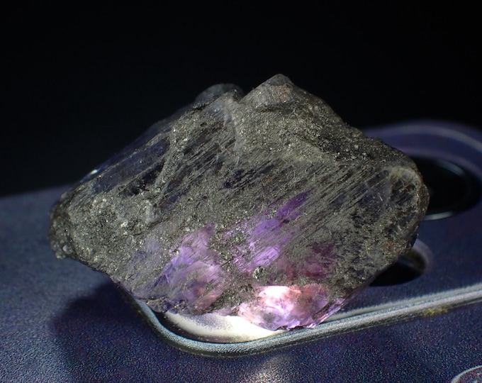 TANZANITE crystal 3,5 x 2,2 x 2,1 cm from TANZANIA
