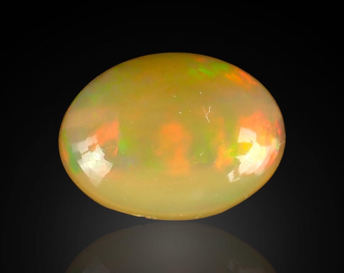 Ethiopian Welo Opal Gemstone: Cabochon (0,8 x 0,6 x 0,4 cm)