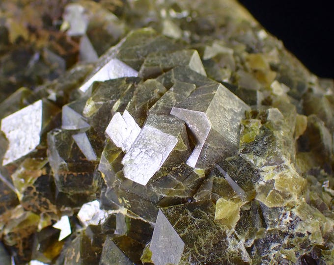 GARNET var TOPAZOLITE crystals on matrix 8,0 x 5,5 x 3,7 cm U.S.