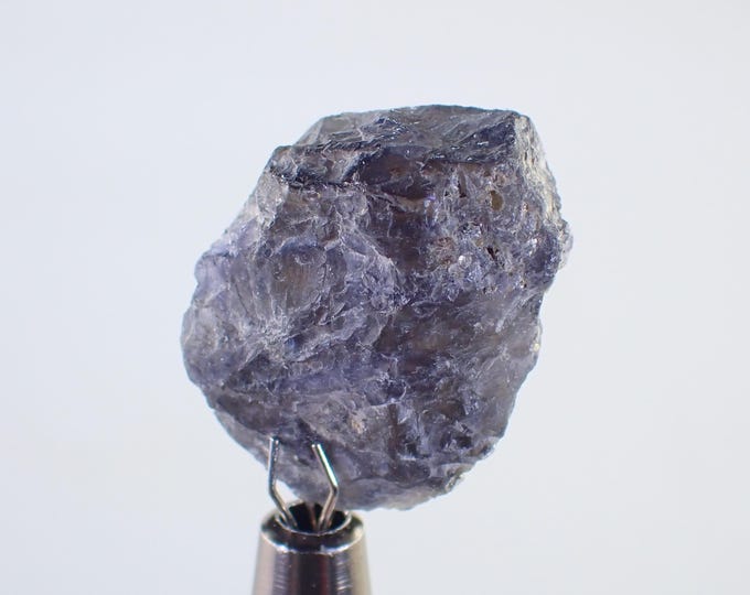 IOLITE var. cordierite, pleochroic crystal 2,5 x 1,8 x 0,8 cm Madagascar