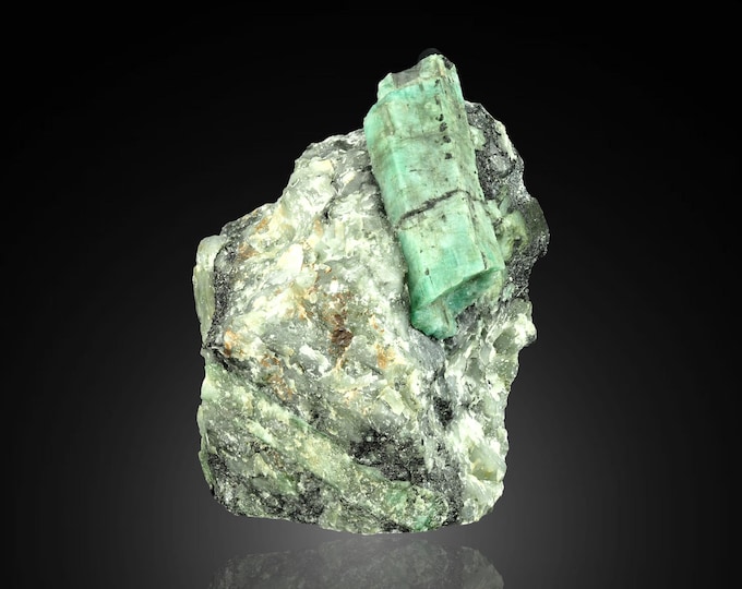 EMERALD crystal 8,3 x 6,5 x 5,5 cm BRAZIL 12676