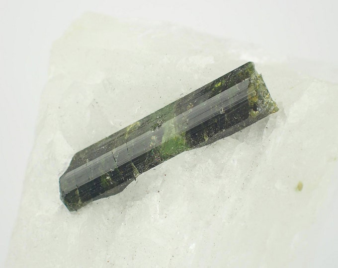TOURMALINE green crystals in quartz 4,2 x 3,5 x 3,2 cm BRAZIL 11602