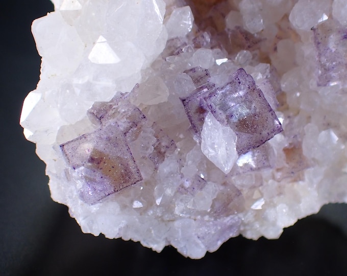 FLUORITE on quartz 3,4 x 2,5 x 1,2 cm FRANCE