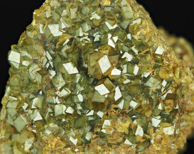 GARNET var TOPAZOLITE crystals on matrix 8,0 x 5,5 x 3,0 cm U.S.