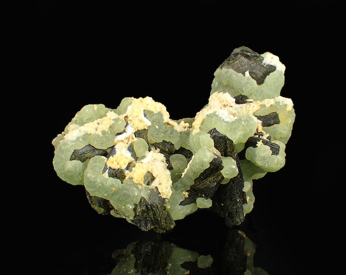 PREHNITE with epidote 7,5 x 4,0 x 3,0 cm MALI 12923
