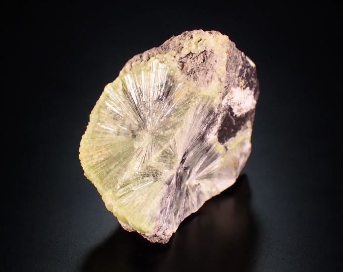 WAVELLITE Crystals on Matrix 2,3 x 2,0 x 1,0 cm - Mauldin Mt., USA