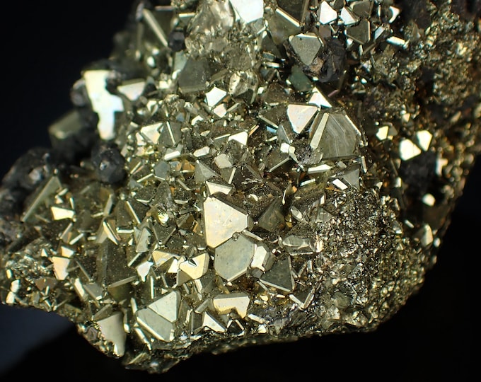 PYRITE octahedral crystals 5,3 x 3,7 x 3,2 cm from PERU