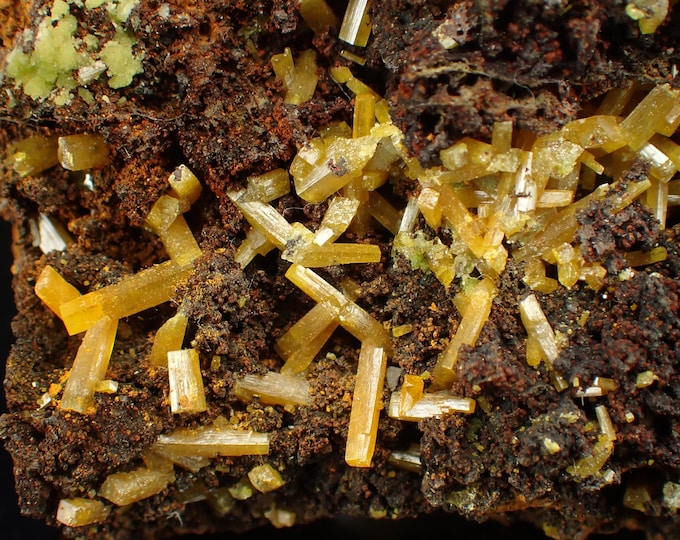 WULFENITE with mimetite crystals 5,5 x 4,5 x 3,0 cm MEXICO