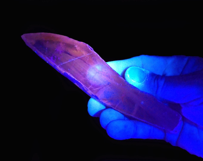 GYPSUM fluorescent crystal 15,0 x 3,0 x 1,3 cm POLAND