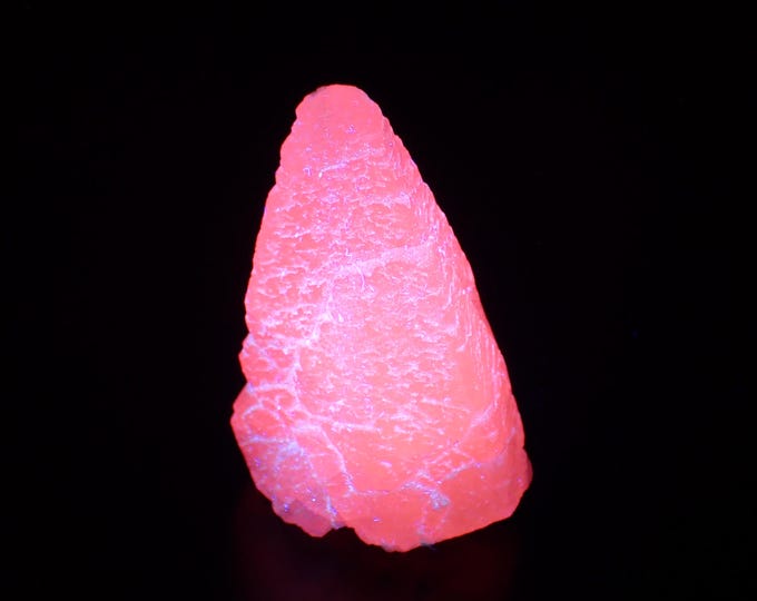 fluorescent CALCITE crystal 6,2 x 4,0 x 3,1 cm BULGARIA