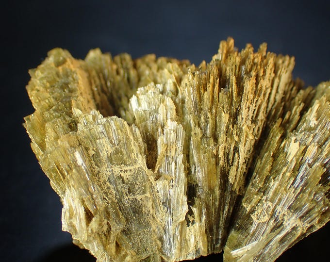 EPIDOTE crystal cluster 4,0 x 3,0 x 2,0 cm POLAND