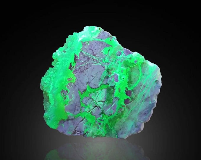 fluorescent TIFFANY STONE 5,3 x 4,0 x 2,3 cm Brush Wellman Mine, U.S.