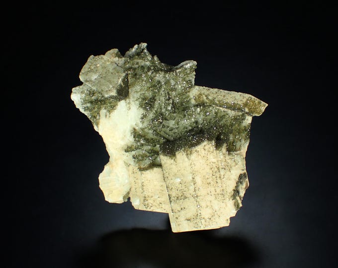 MICROCLINE with Epidote 8,0 x 6,0 x 2,2 cm POLAND
