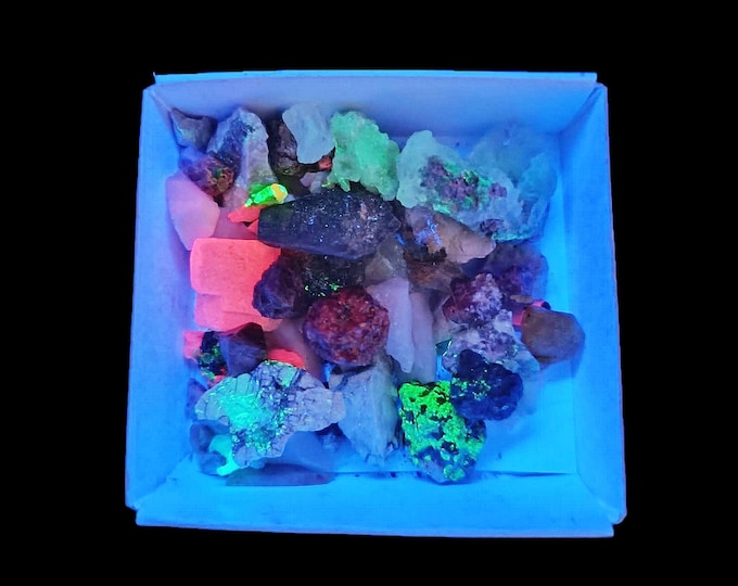 UV Reactive Fluorescent Minerals Set – Natural Glow in the Dark Rocks