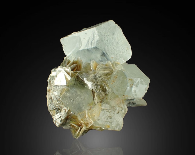 AQUAMARINE with muscovite cluster from PAKISTAN 11187