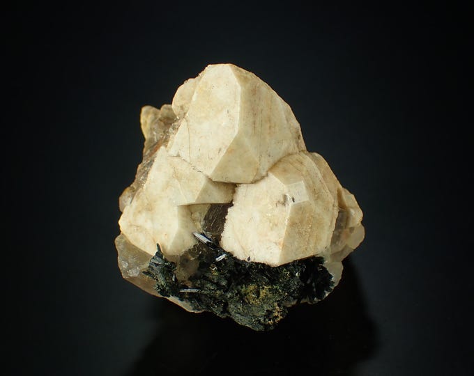 MICROCLINE with aegirine 6 x 5 x 5 cm MALAWI 11310