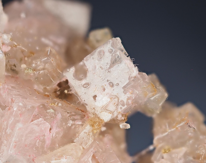 HALITE pink crystal cluster 4,2 x 2,6 x 1,7 cm USA