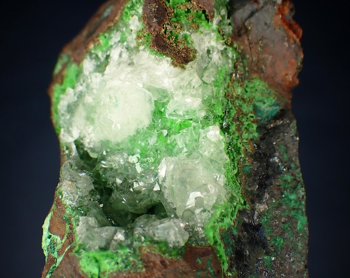 CONICHALCITE with calcite 7,2 x 4,5 x 3,2 cm Ojuela Mine, MEXICO